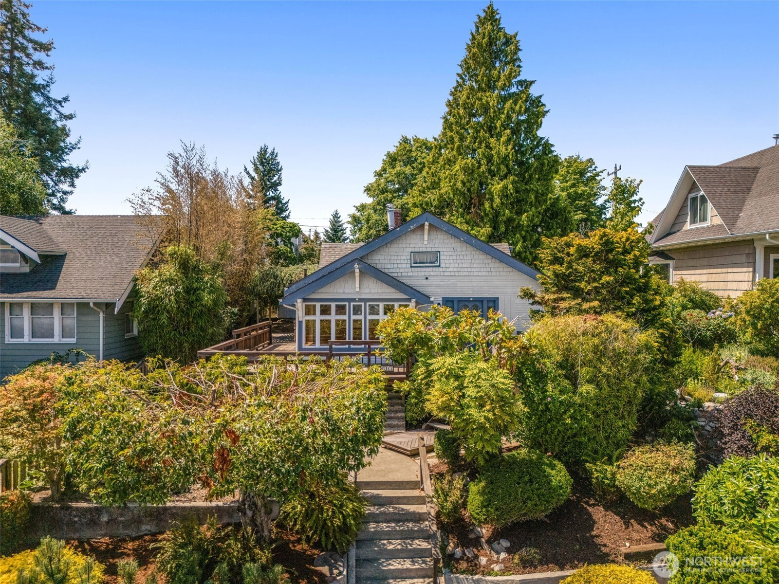 4017 39th Avenue SW, Seattle, WA 98116