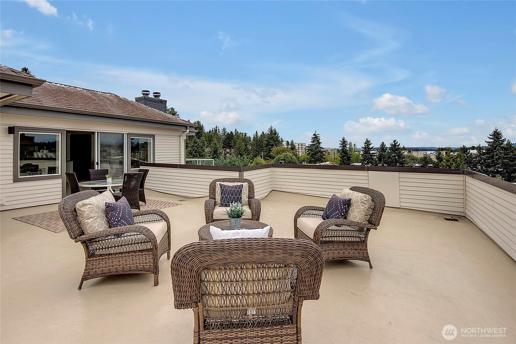 2760 76th Avenue SE, Mercer Island, WA 98040