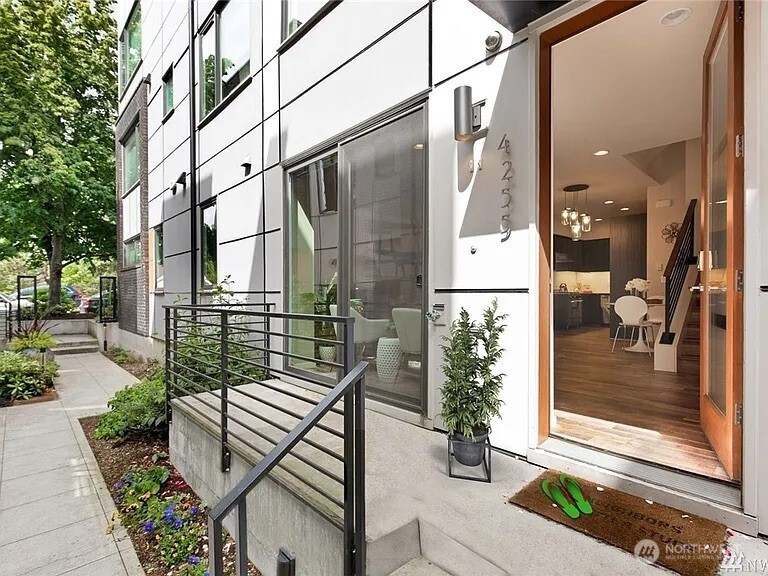 4255 SW Charleston Street, Seattle, WA 98116