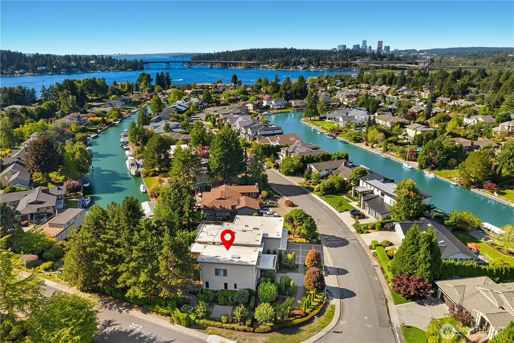 2 Crescent Key SE, Bellevue, WA 98006