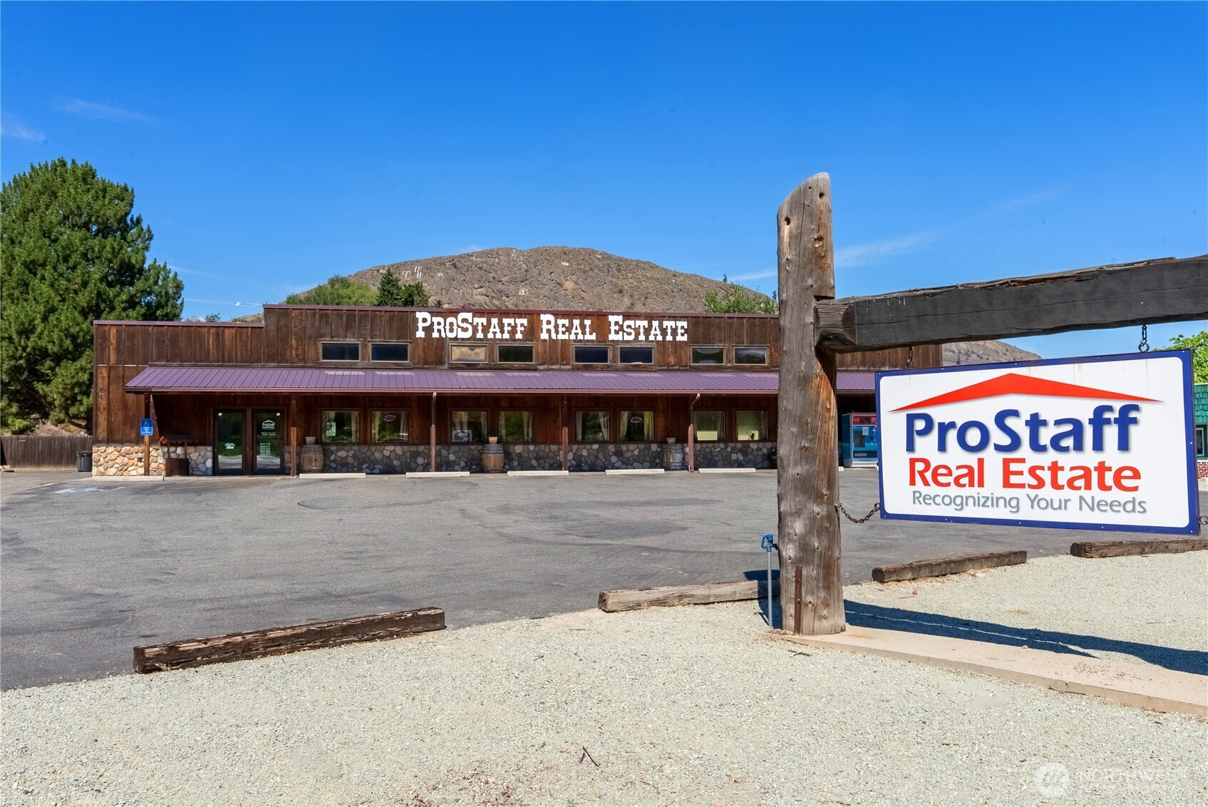 911 19th Avenue, Oroville, WA 98844