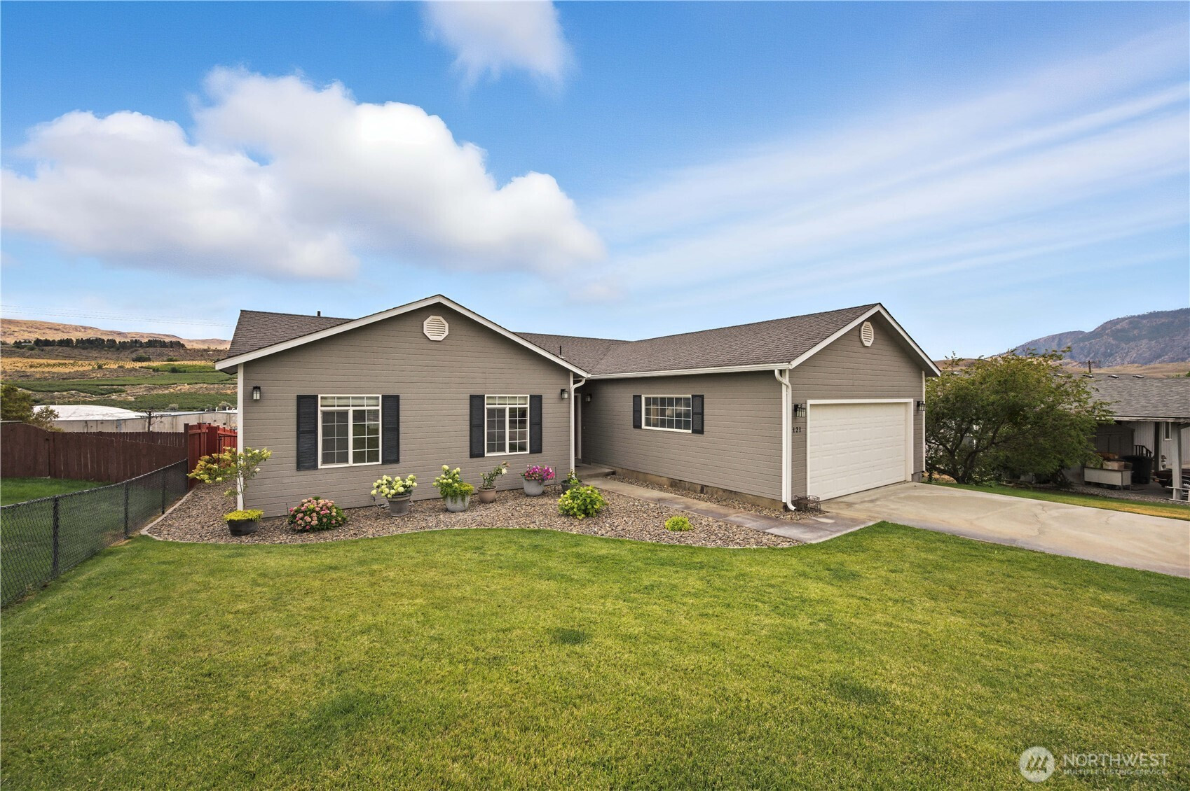 121 Pryor Drive, Pateros, WA 98846