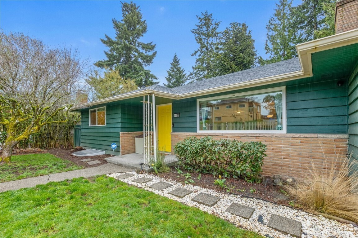 9826 13th Avenue SW, Seattle, WA 98106