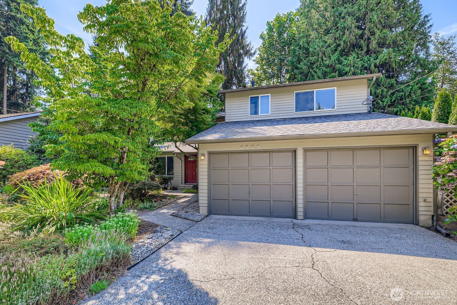 6529 NE Arrowhead Drive, Kenmore, WA 98028