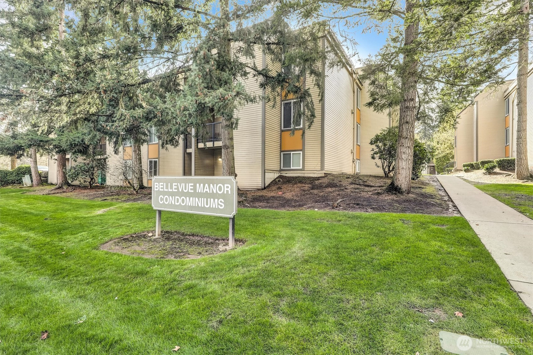 14650 NE 32nd Street, Bellevue, WA 98007