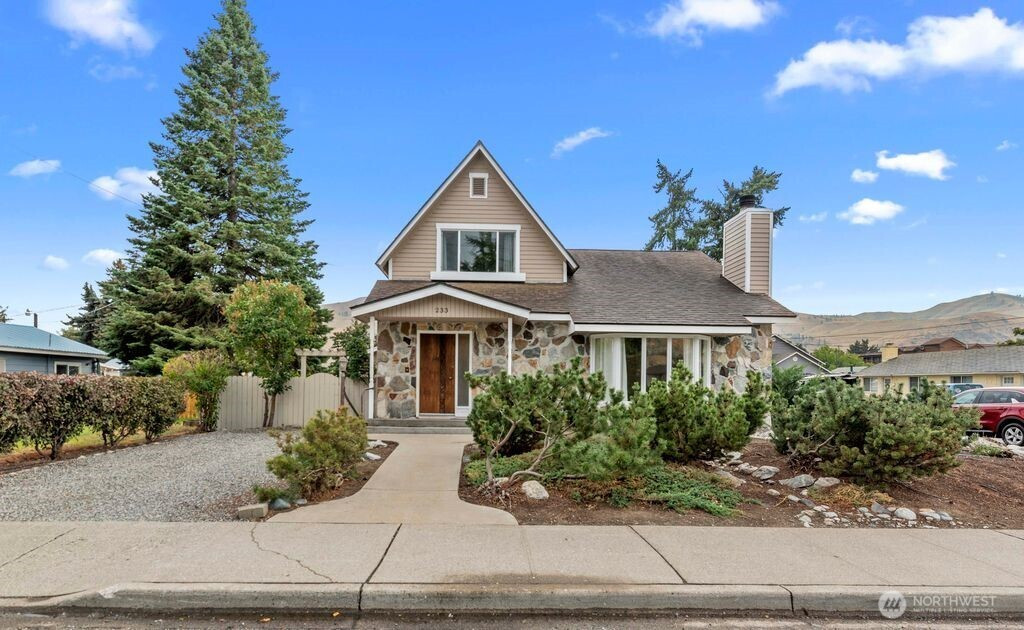 233 W Gibson Avenue, Chelan, WA 98816