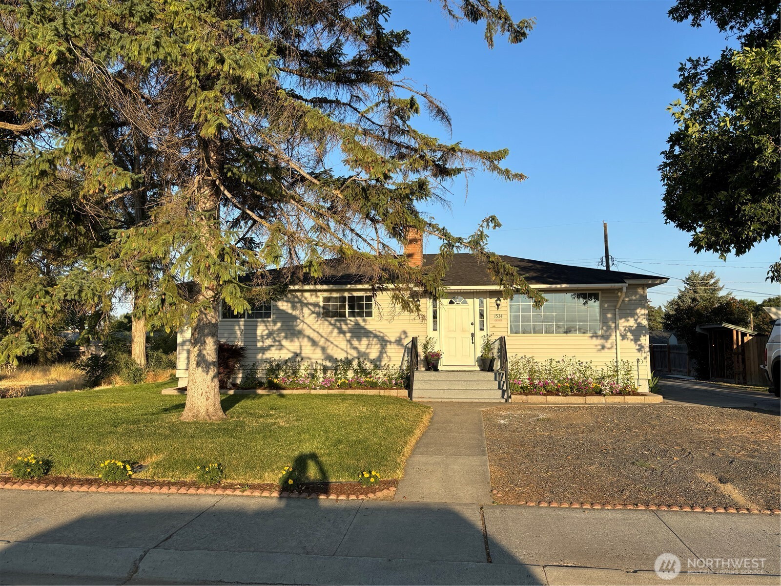 1534 N Buell Drive, Moses Lake, WA 98837