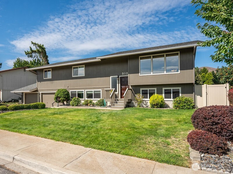 910 College Street, Wenatchee, WA 98801