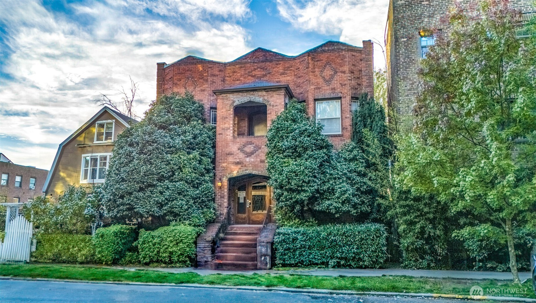 219 Belmont Avenue E, Seattle, WA 98102
