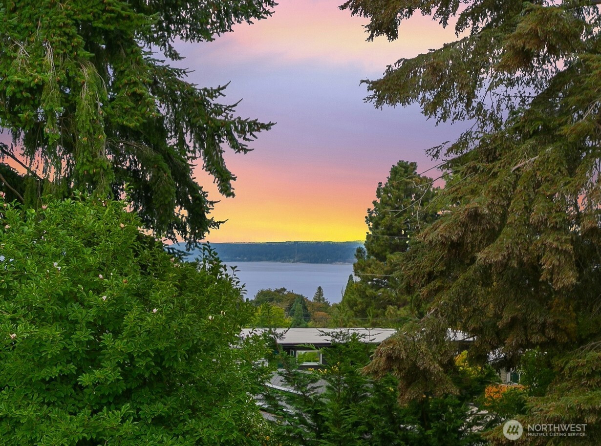 17816 2nd Avenue SW, Normandy Park, WA 98166