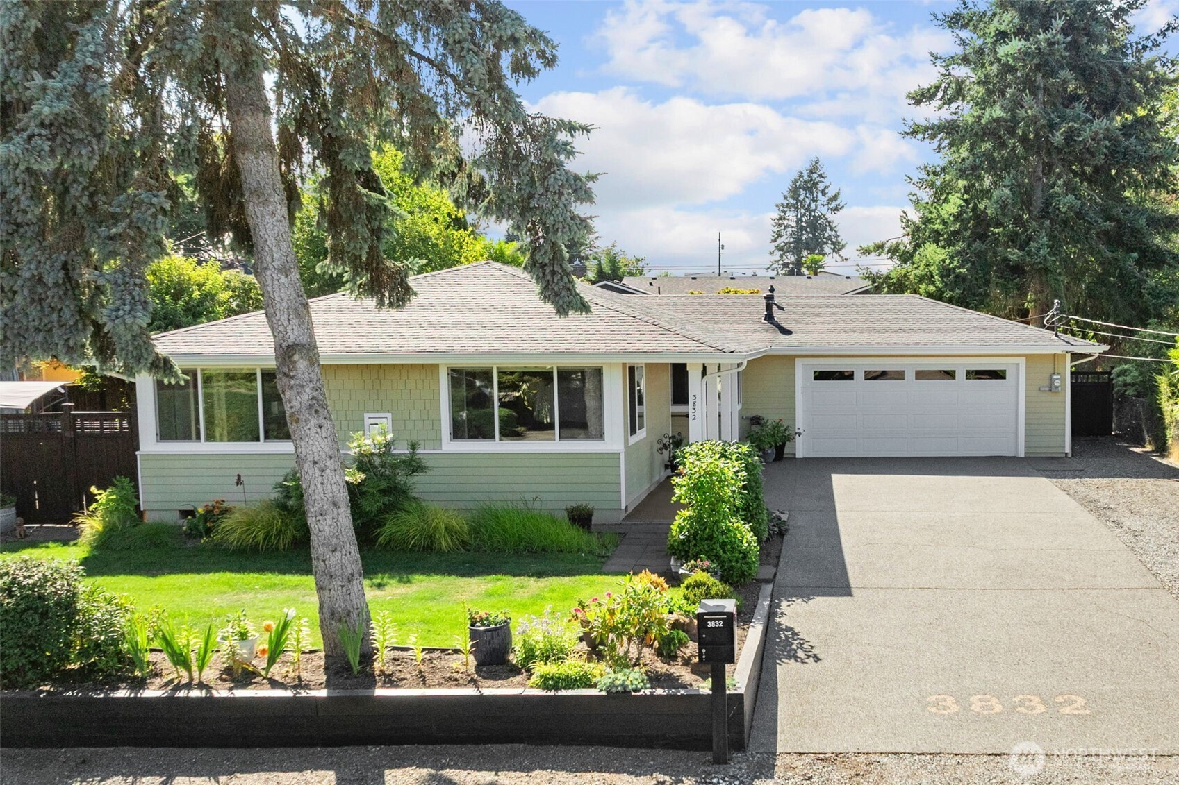 3832 Vassault, Tacoma, WA 98407