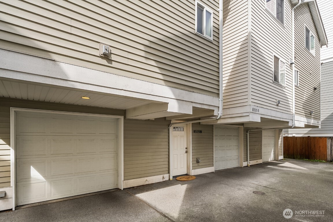 8535 Midvale Avenue N, Seattle, WA 98103