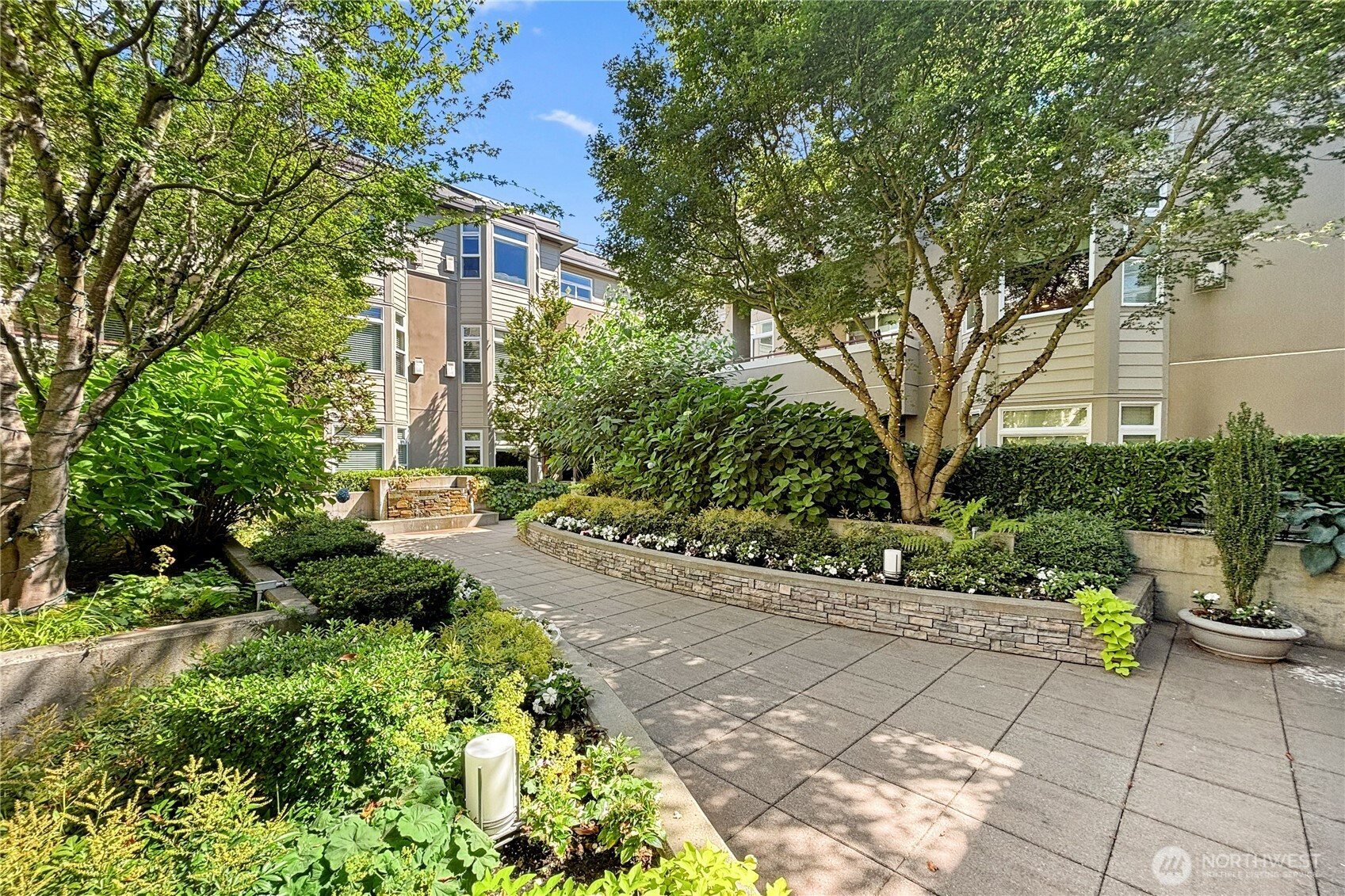 122 State Street S, Kirkland, WA 98033
