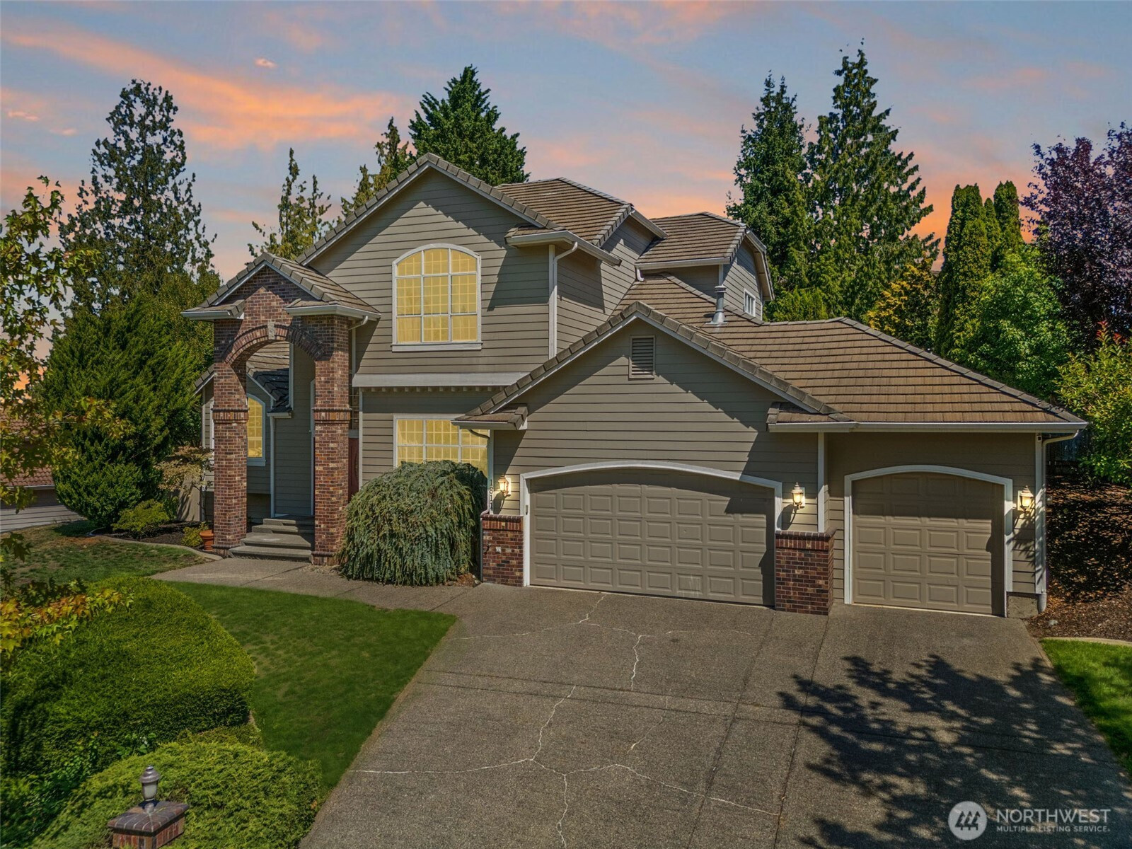 1811 Crystal Lane Loop SE, Puyallup, WA 98374