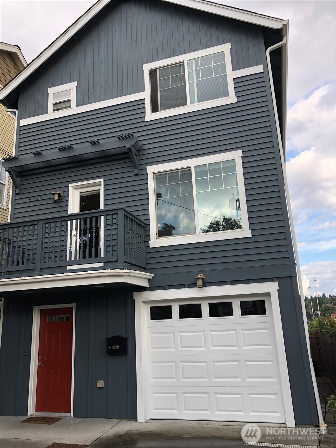 9210 Stone Avenue N, Seattle, WA 98103
