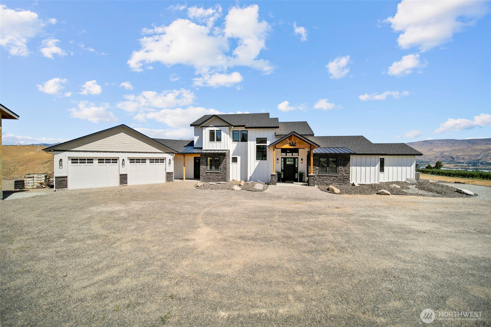 2002 North Road, Wenatchee, WA 98801