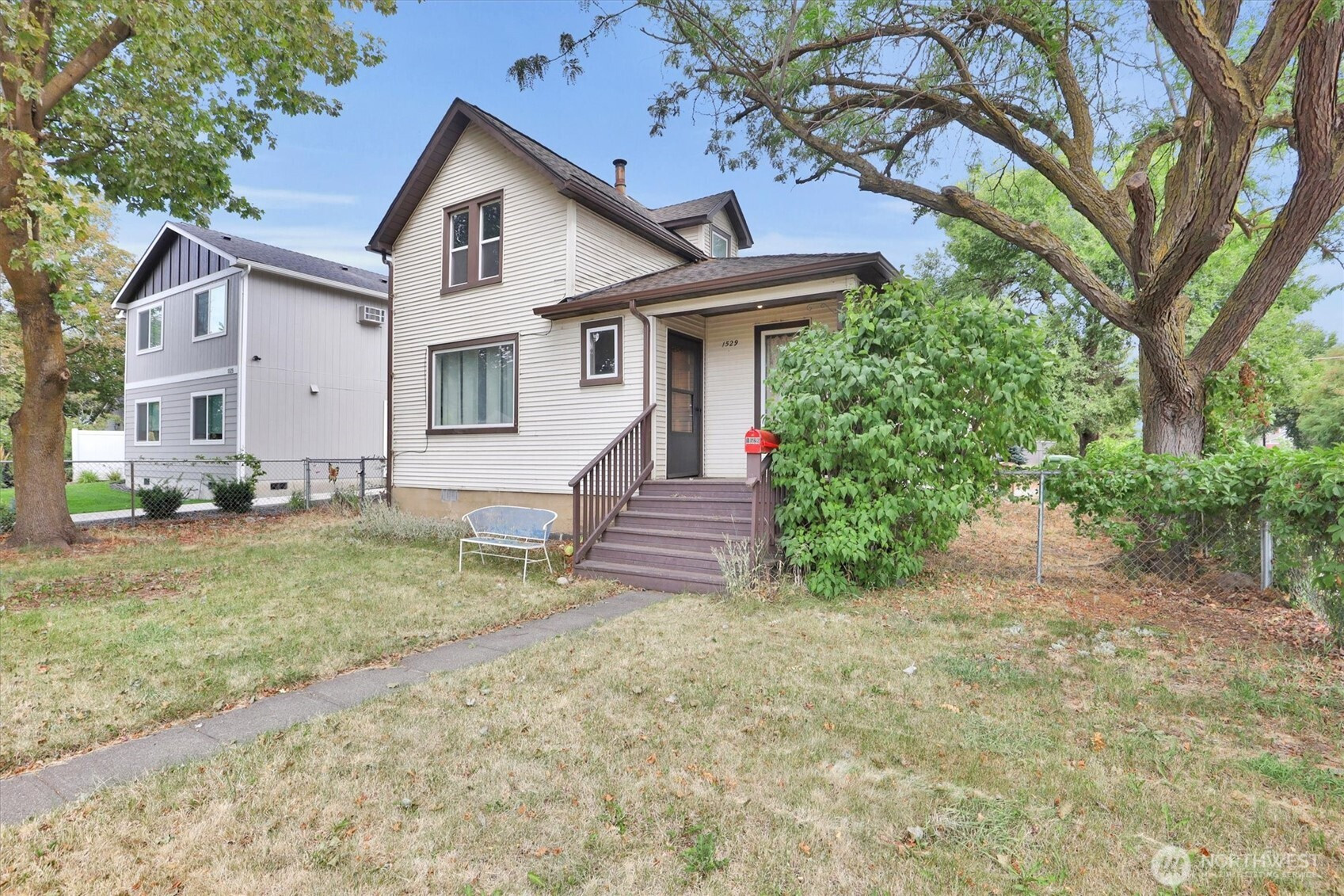 1529 E Desmet, Spokane, WA 99202