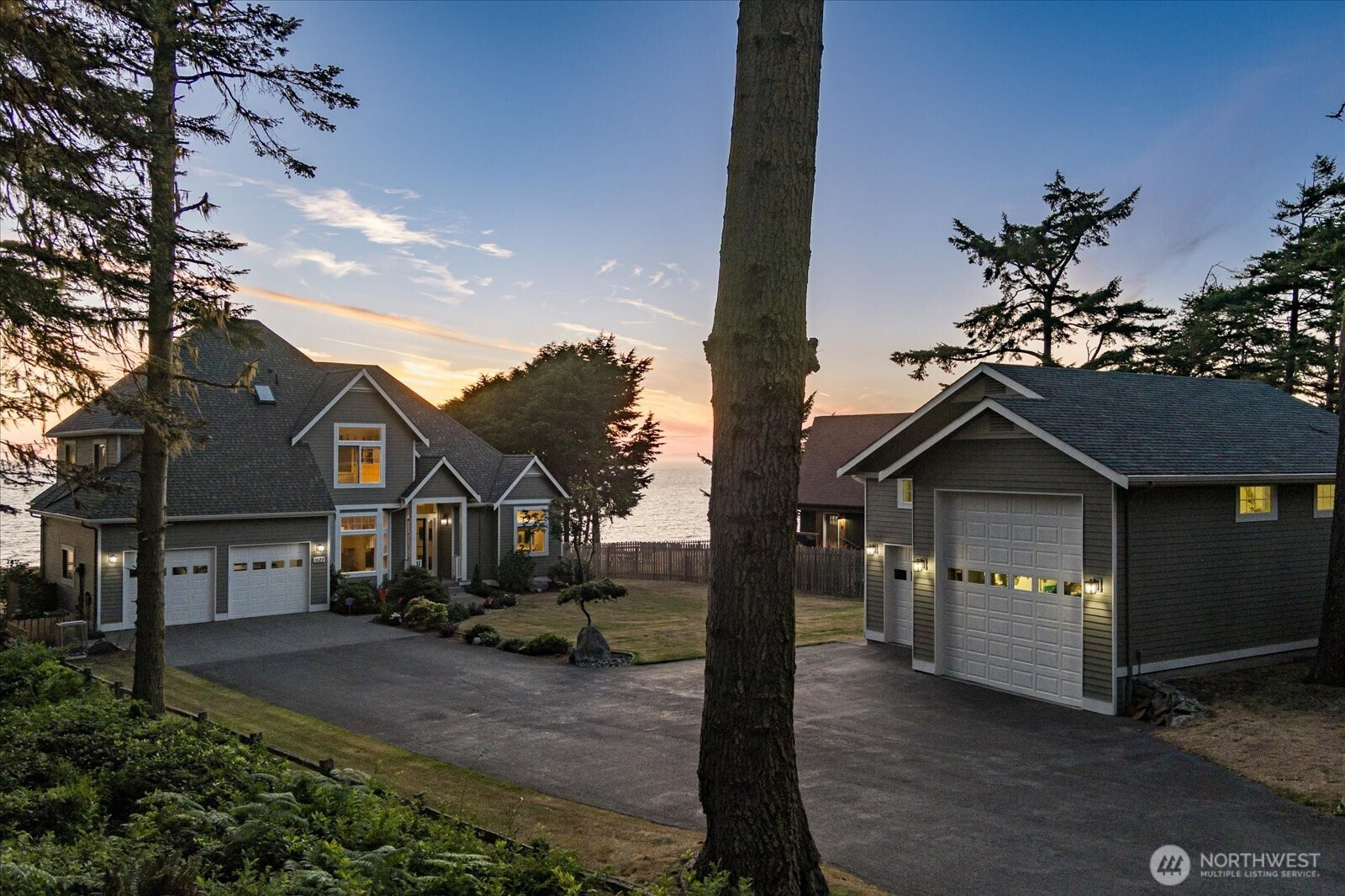 1689 West Beach Road, Oak Harbor, WA 98277