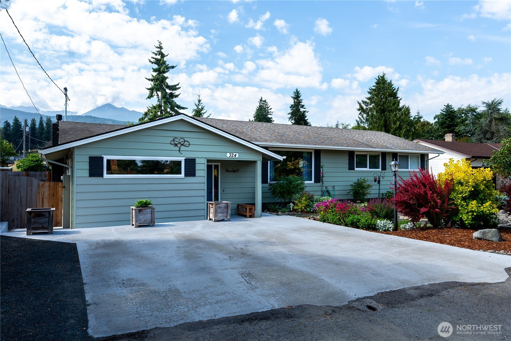 324 E Hillcrest Drive, Port Angeles, WA 98362