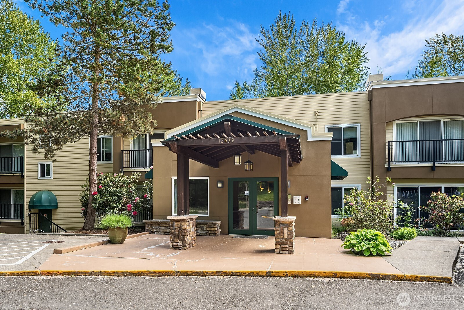 12439 NE Totem Lake Way, Kirkland, WA 98034