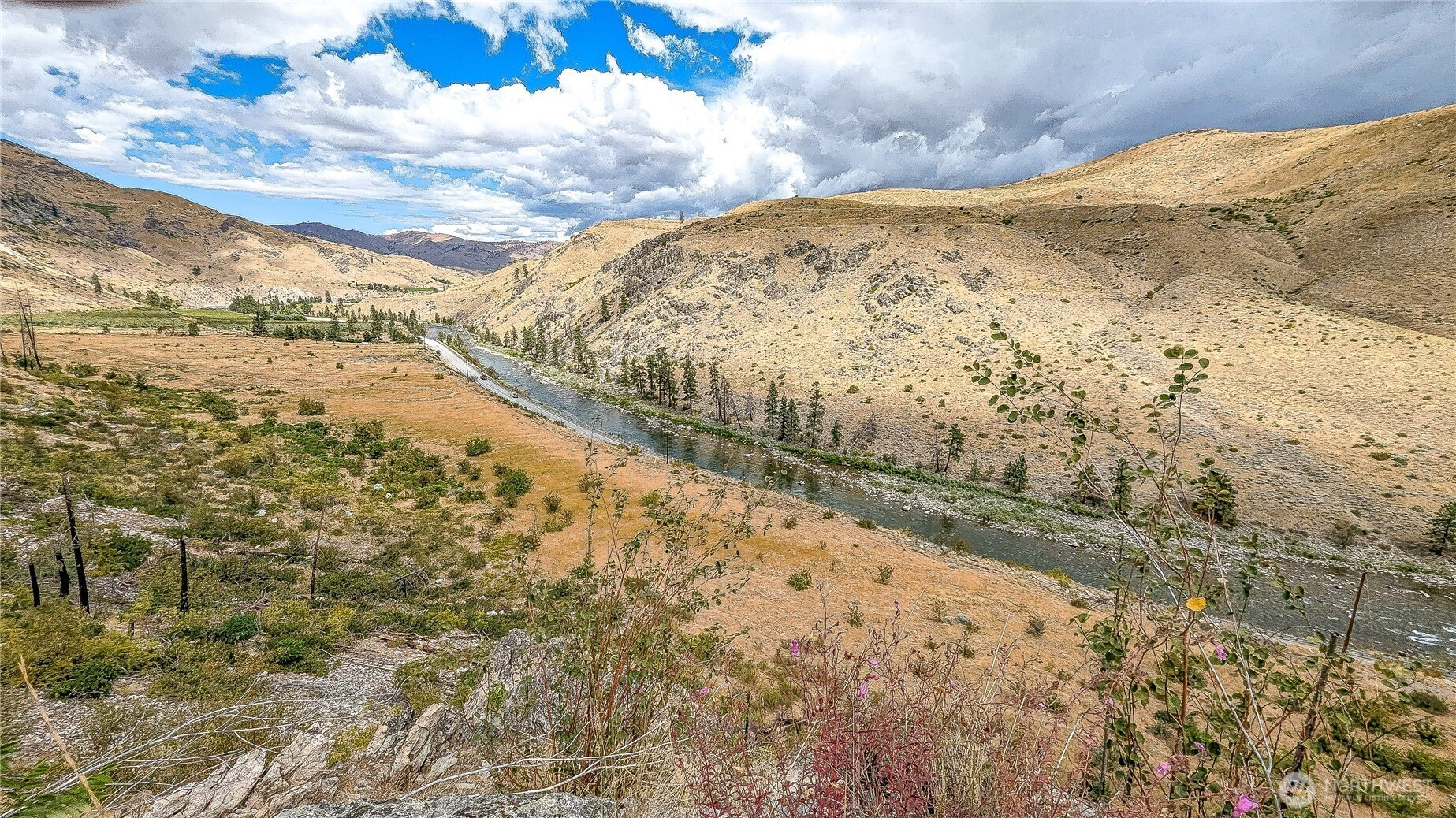 696 HWY 153, Pateros, WA 98846