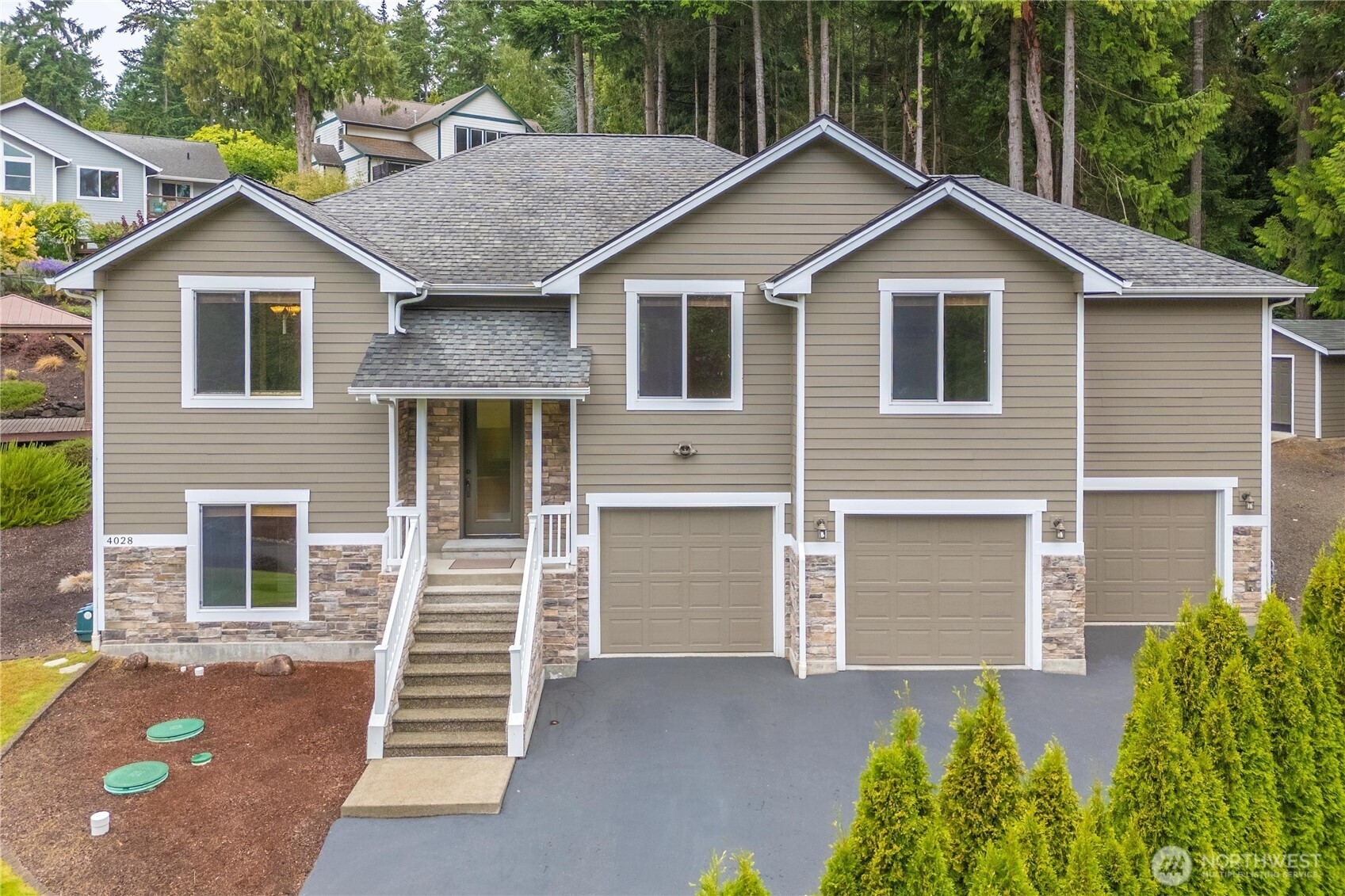 4028 NE Luxury Lane, Bremerton, WA 98311