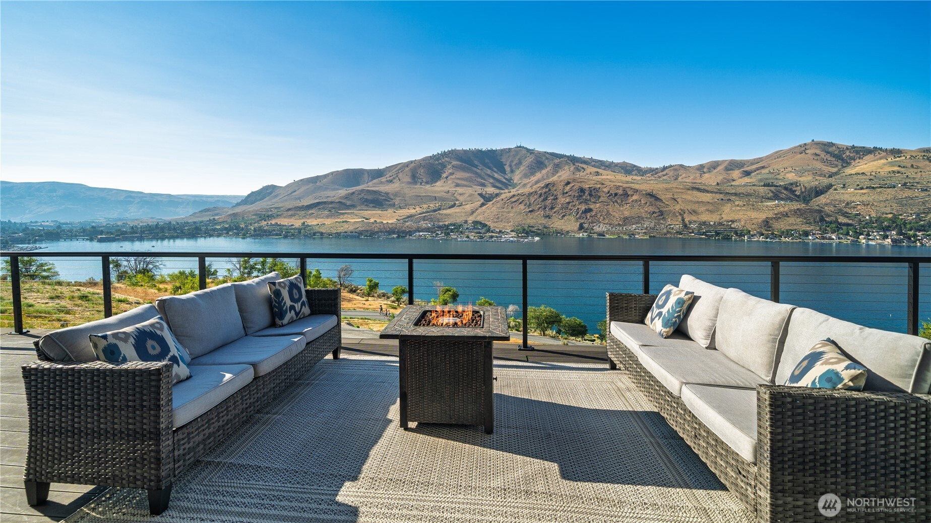 374 Porcupine Lane, Chelan, WA 98816