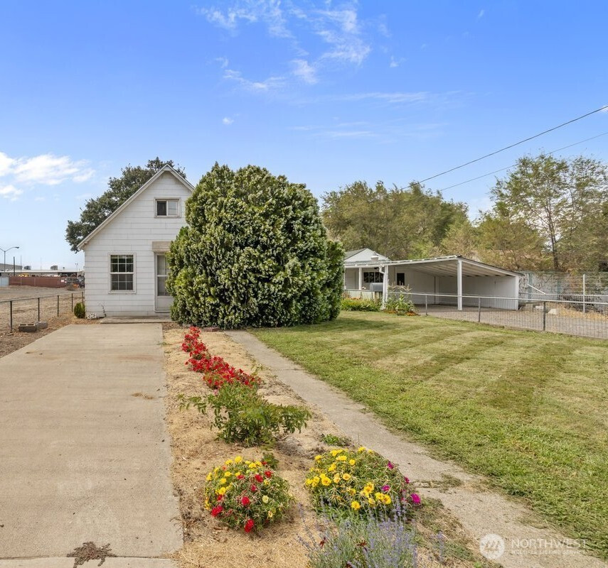 1706 S 18th Street, Yakima, WA 98901