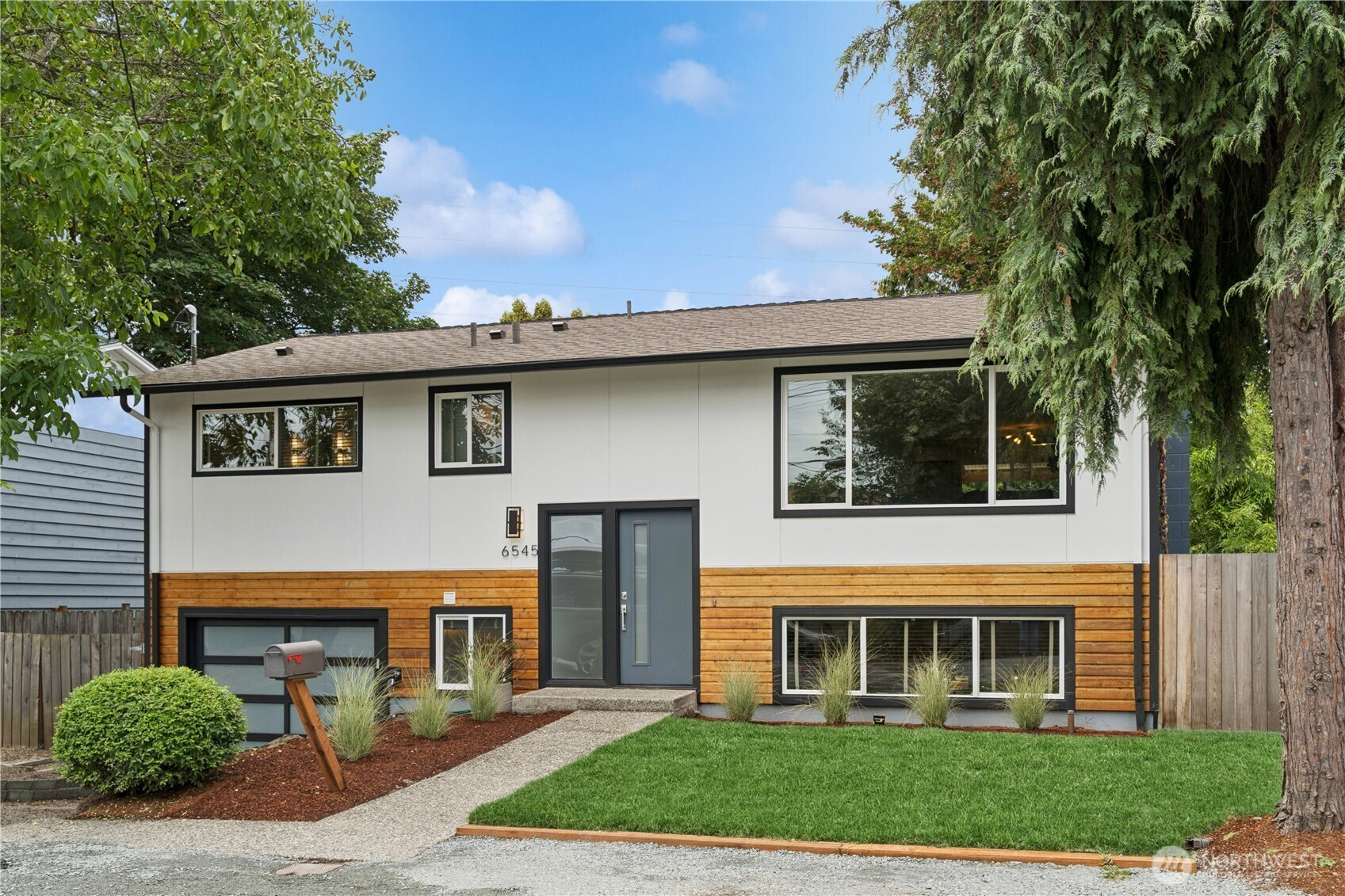 6545 33rd Avenue S, Seattle, WA 98118