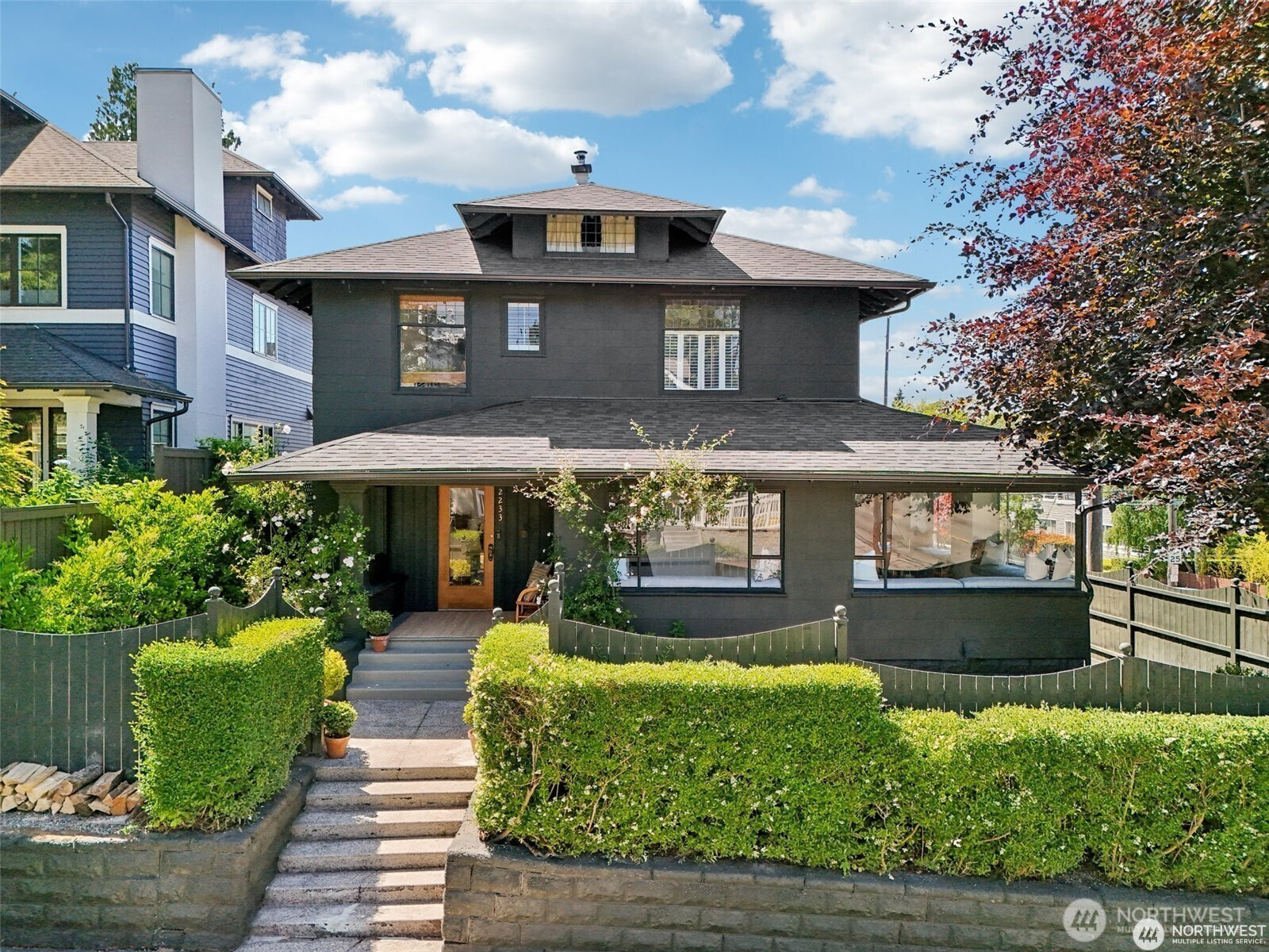 2233 2nd Avenue W, Seattle, WA 98119
