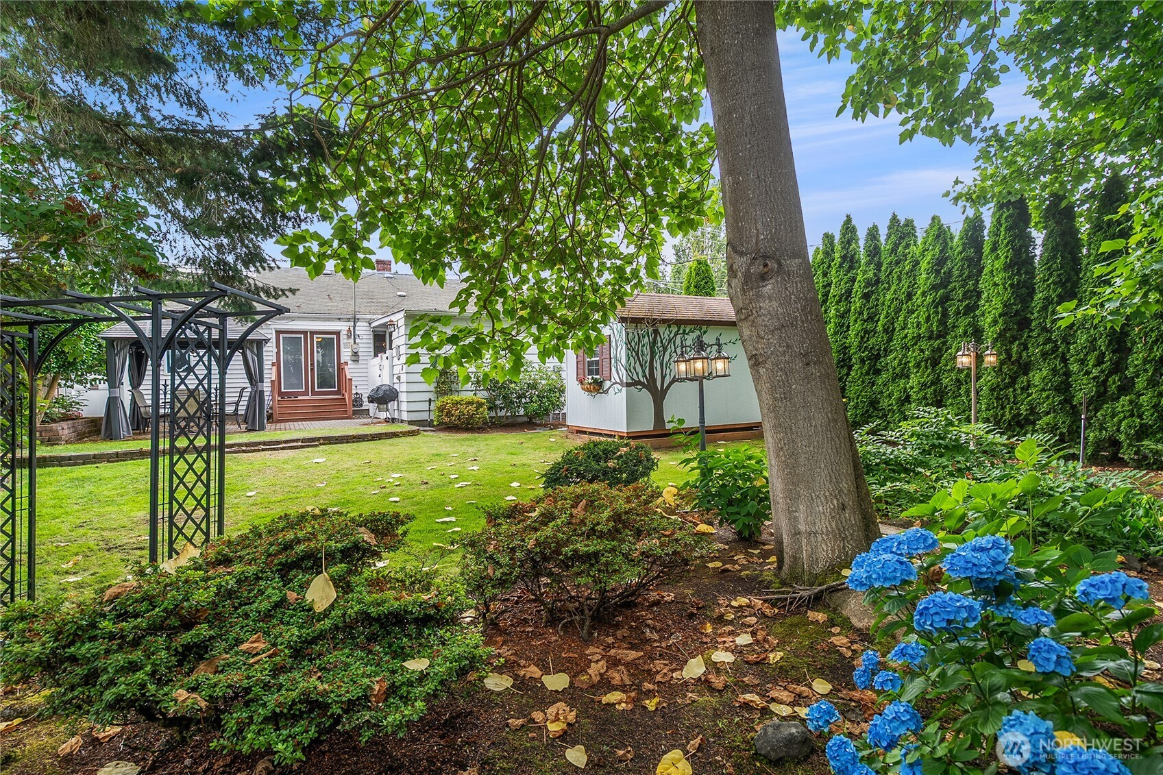 2658 35th Avenue W, Seattle, WA 98199
