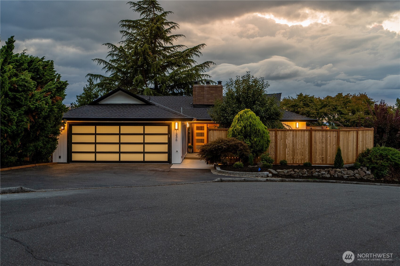 1336 6th Ave S, Edmonds, WA 98020