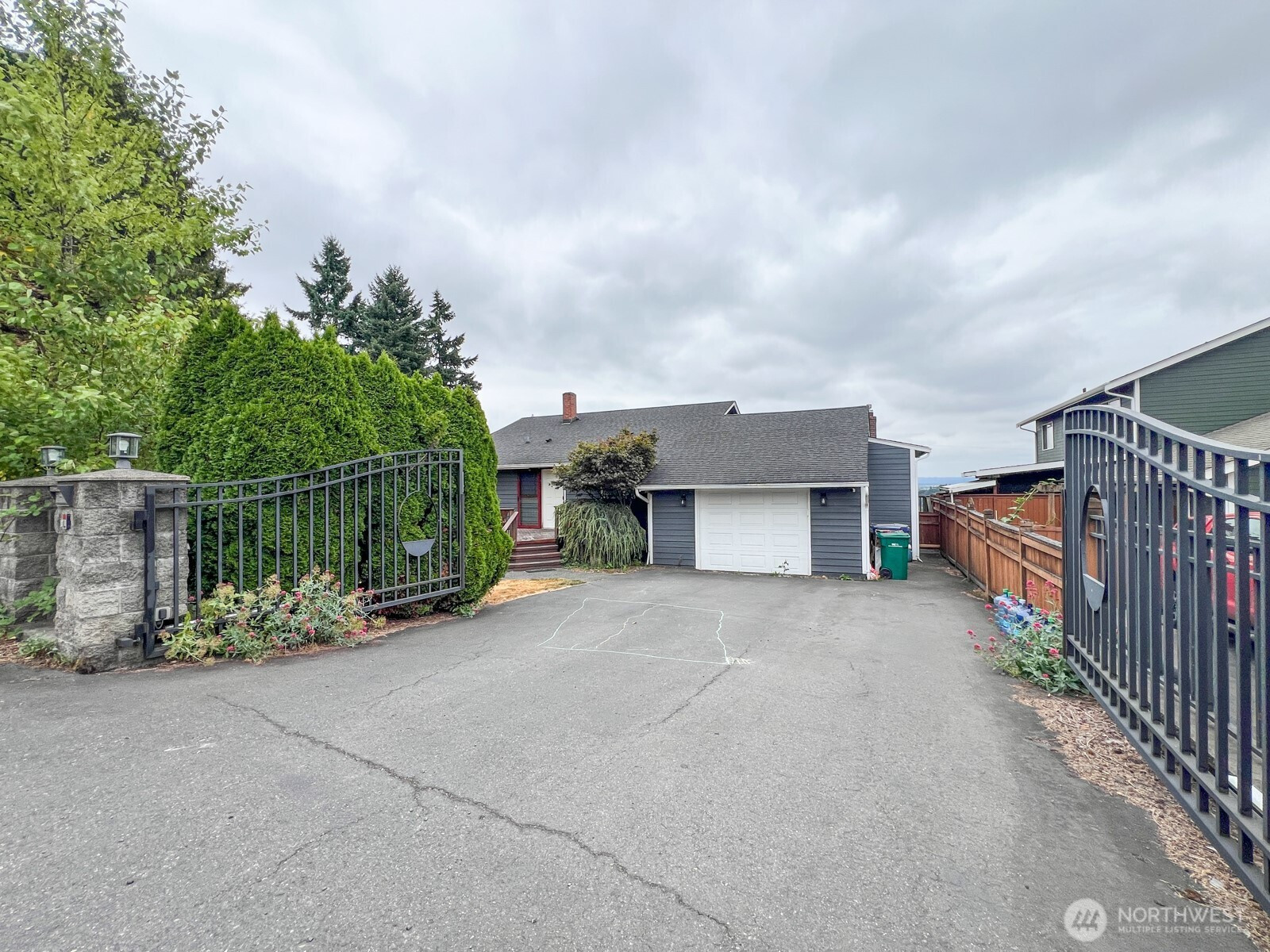 6611 S 131st Place, Seattle, WA 98178