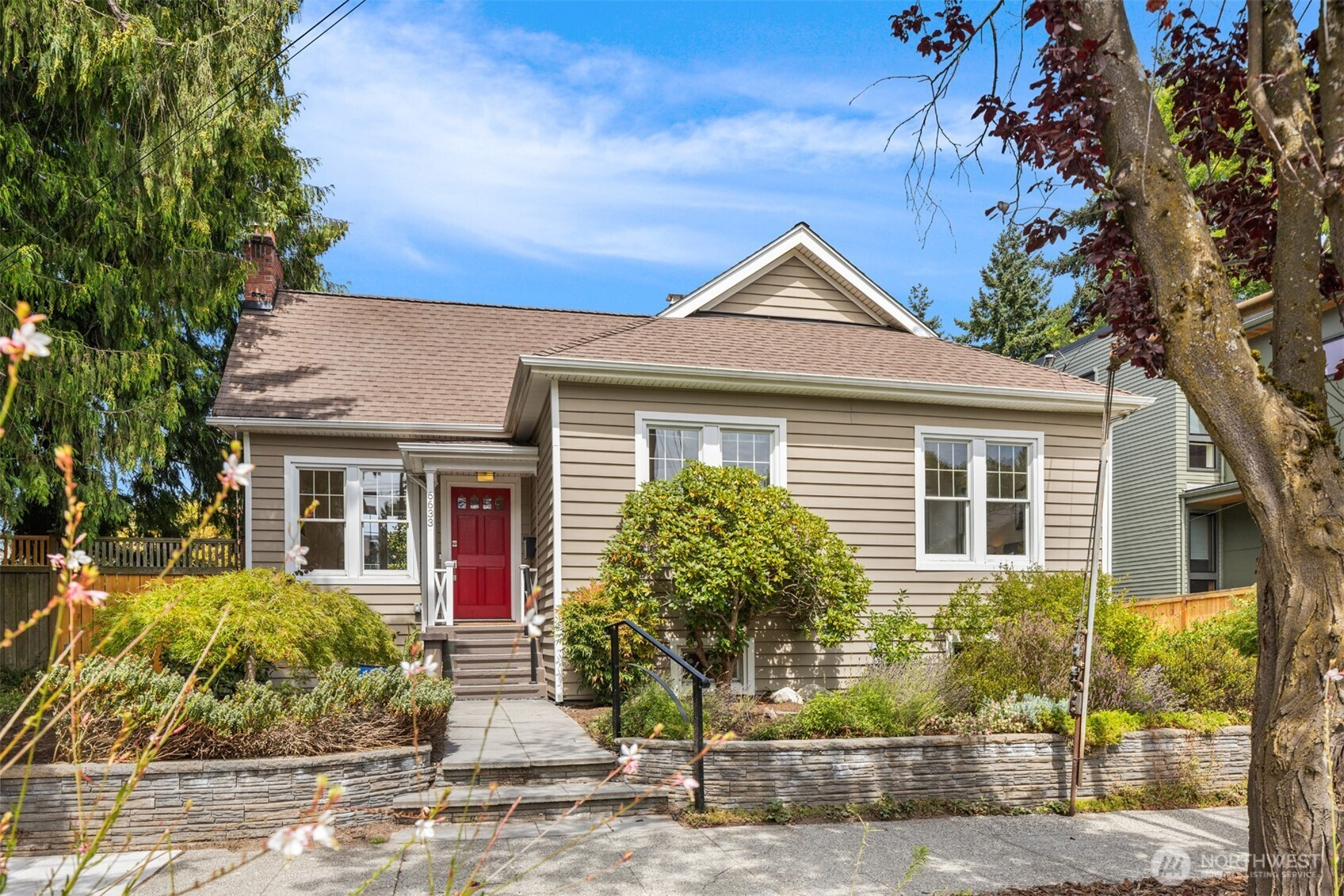 6633 Woodlawn Avenue N, Seattle, WA 98103