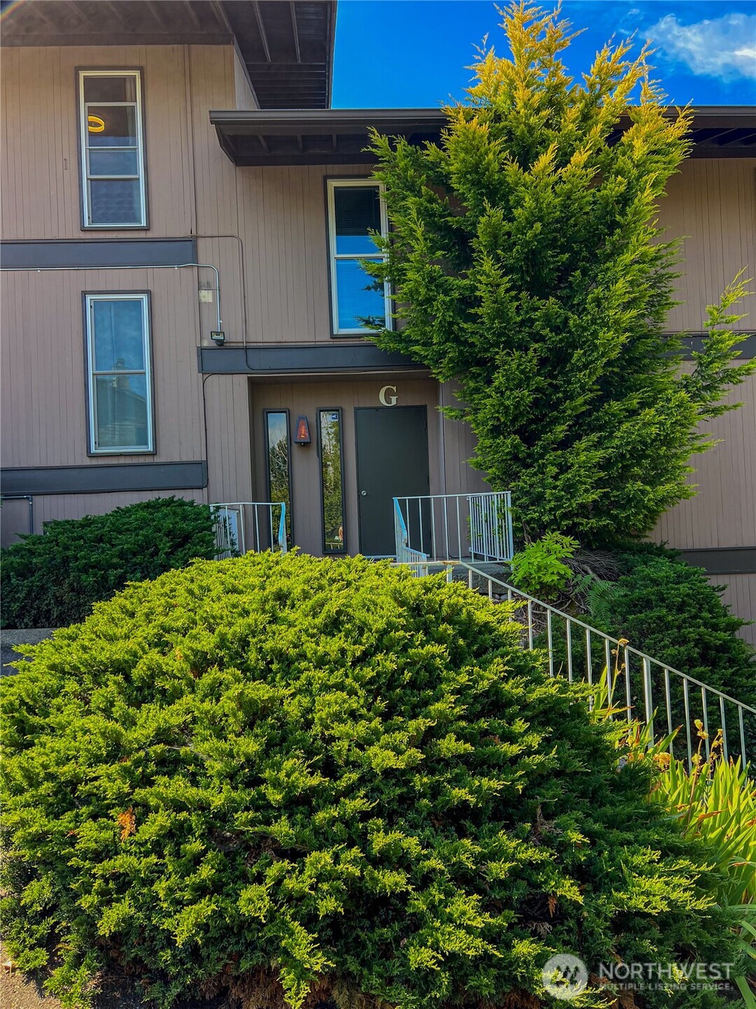 1425 S Puget Drive, Renton, WA 98055