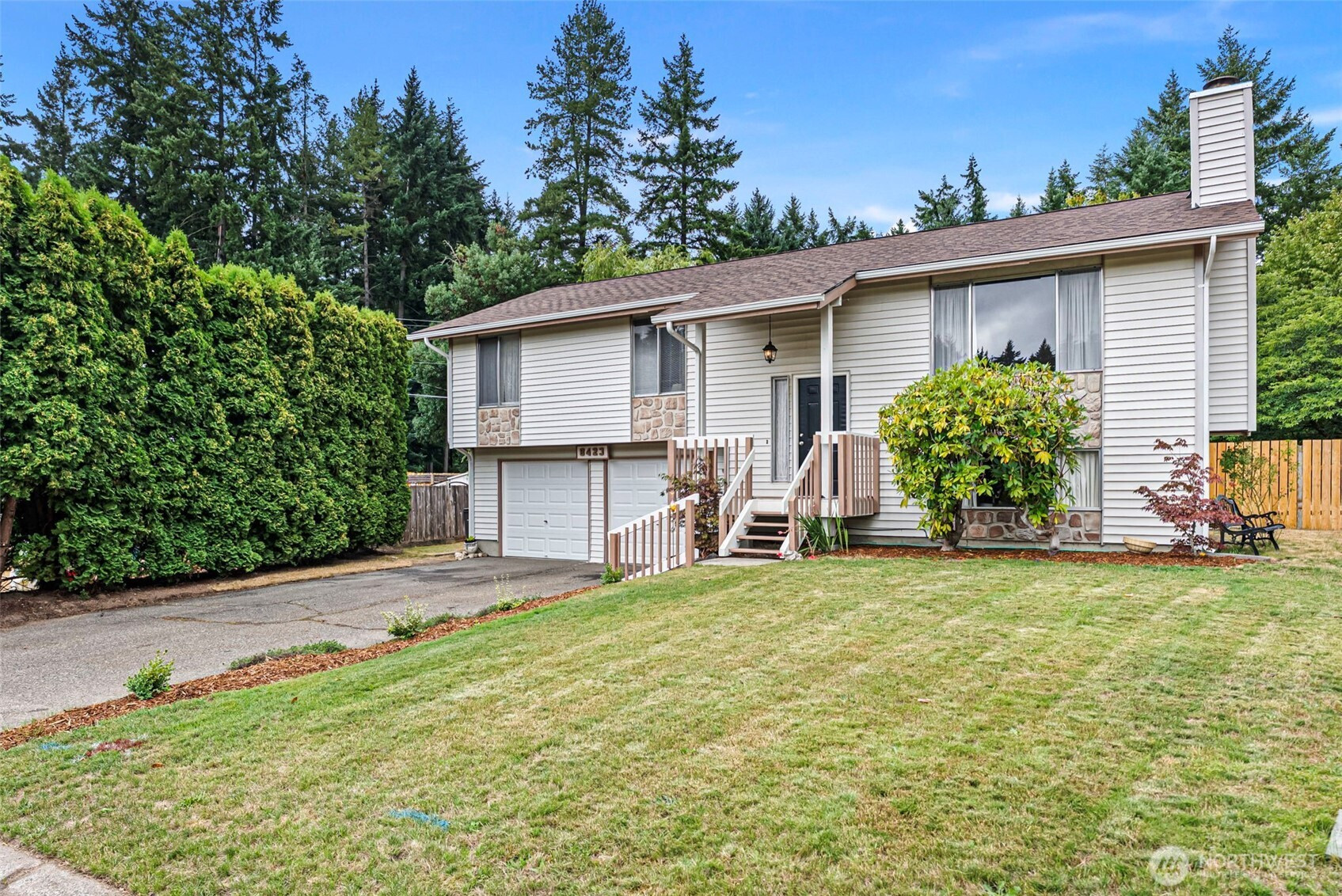 8423 Hickory Place NE, Bremerton, WA 98311