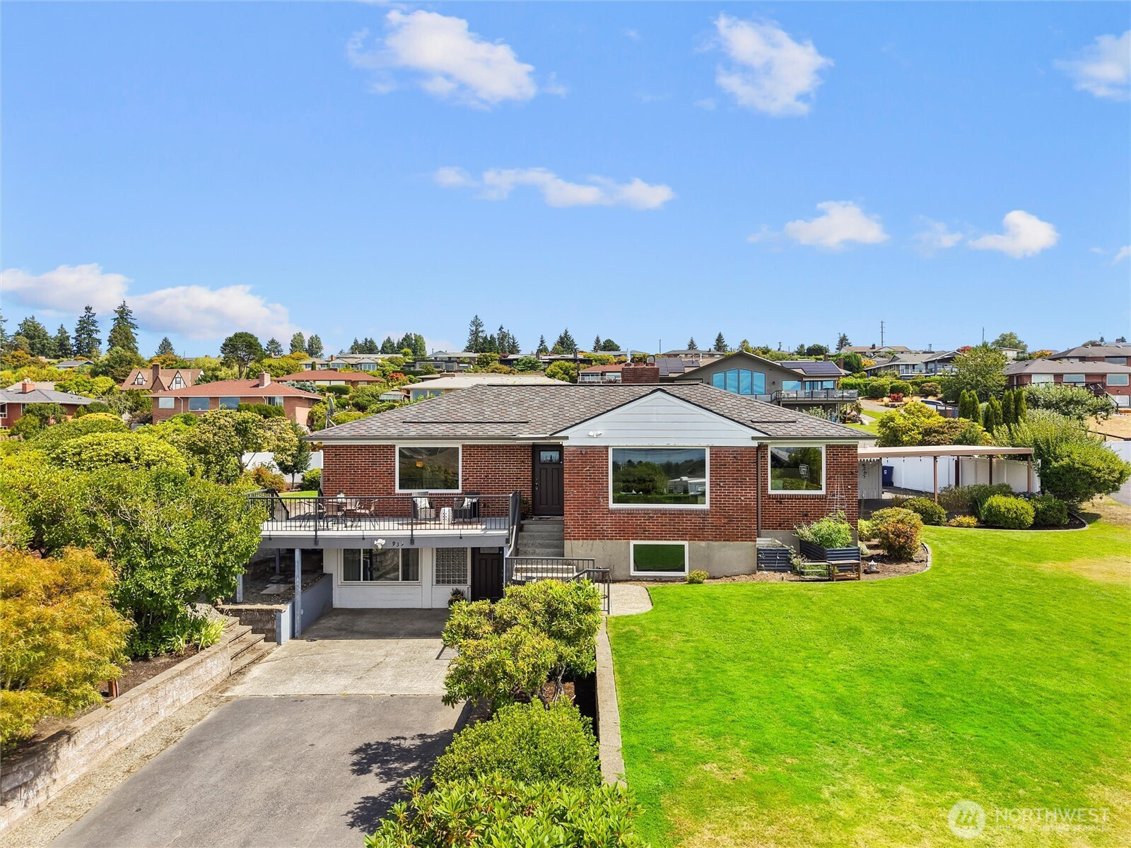 933 S Mountain View Avenue, Tacoma, WA 98465