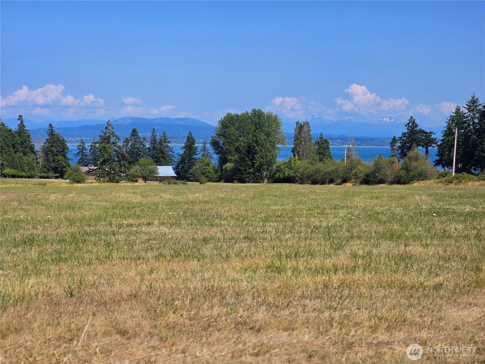2020 Strawberry Point Road, Oak Harbor, WA 98277