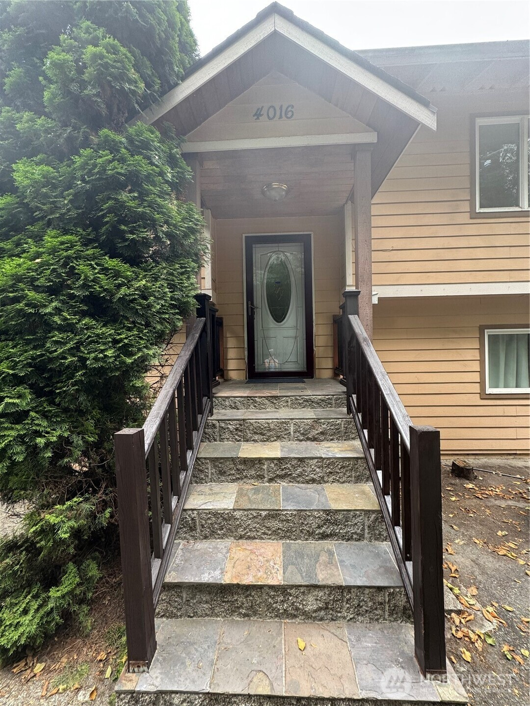 4016 Burton Place W, Seattle, WA 98199