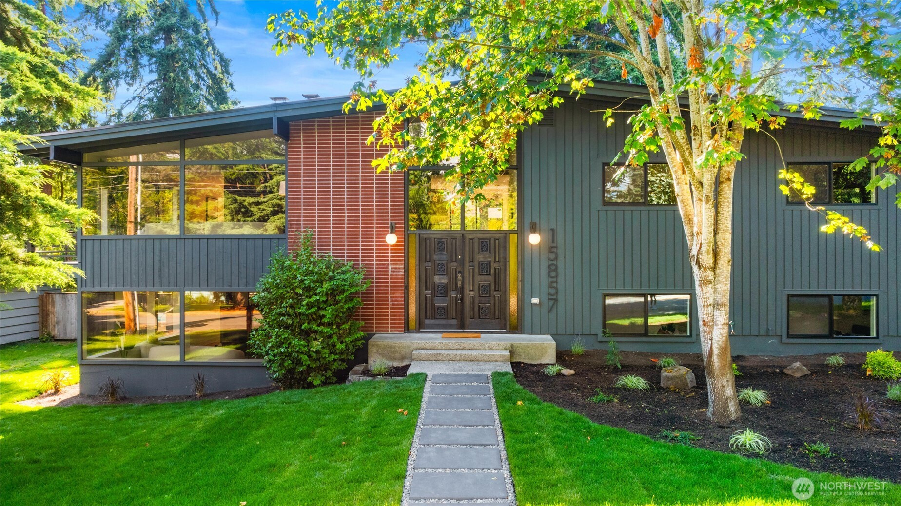 15857 32nd Avenue NE, Lake Forest Park, WA 98155
