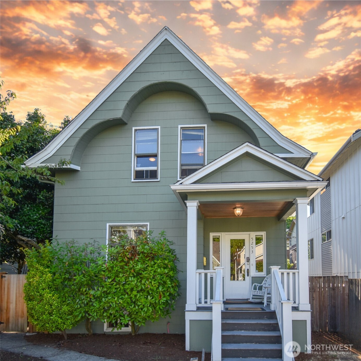 5253 Brooklyn Avenue NE, Seattle, WA 98105
