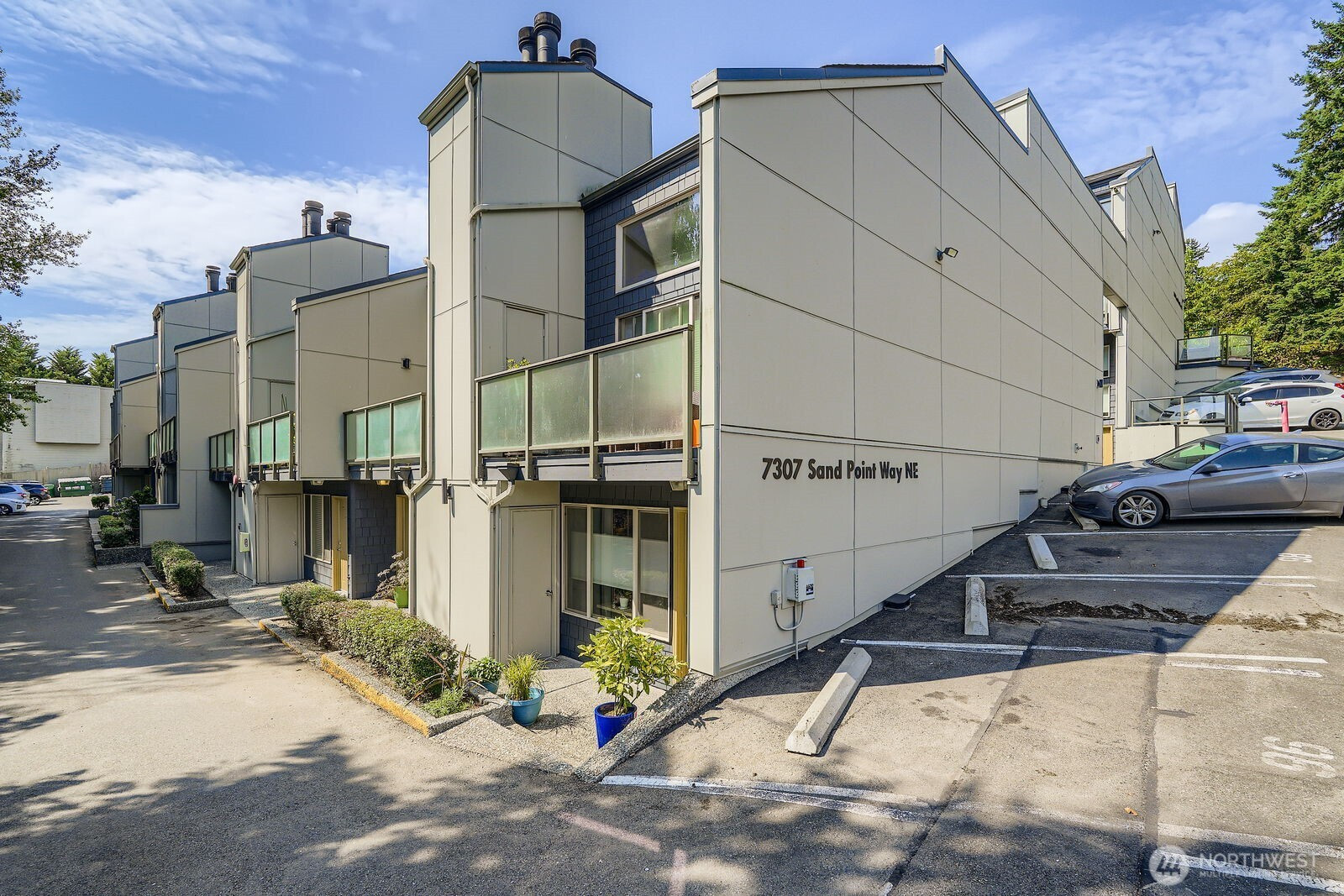 7307 Sand Pont Way NE, Seattle, WA 98115