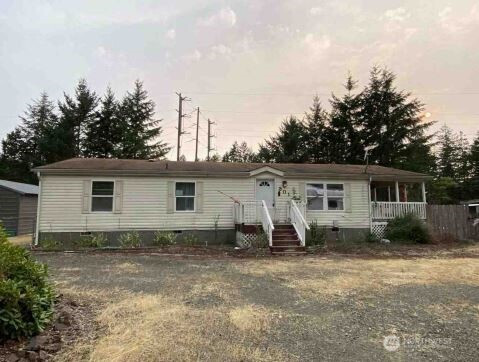 301 N Chinook Avenue, Hoodsport, WA 98548