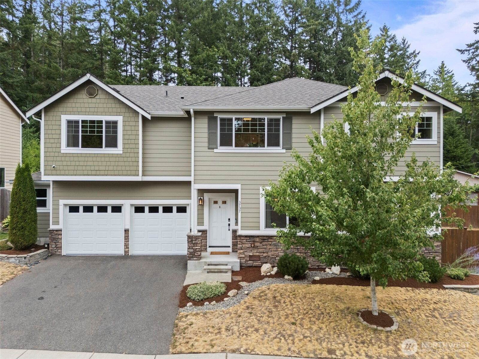 3737 SE Chesterton Drive, Port Orchard, WA 98366
