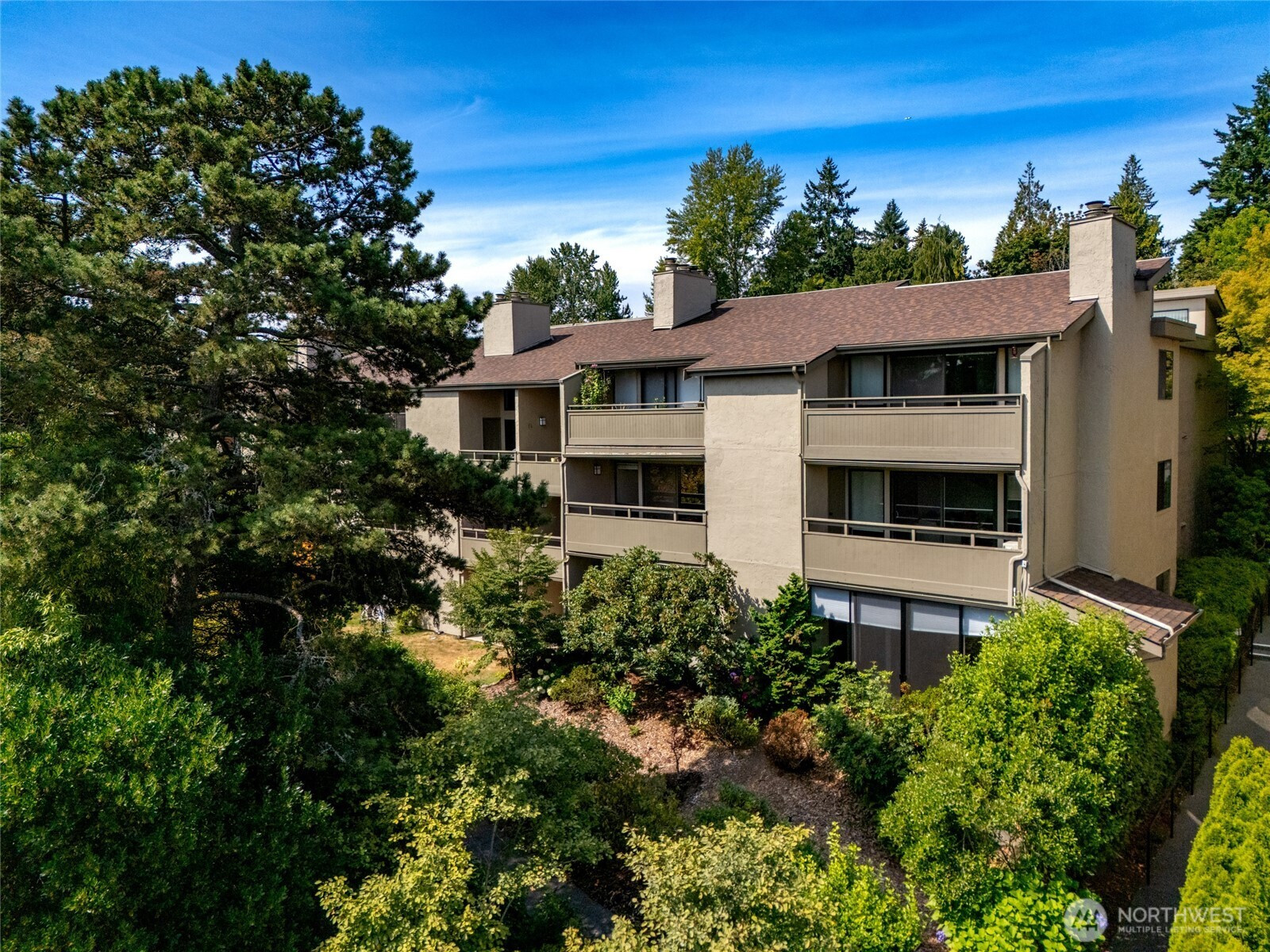 6648 Park Point Way NE, Seattle, WA 98115