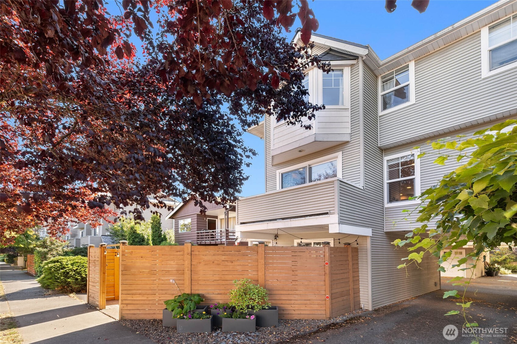 8833 Stone Avenue N, Seattle, WA 98103