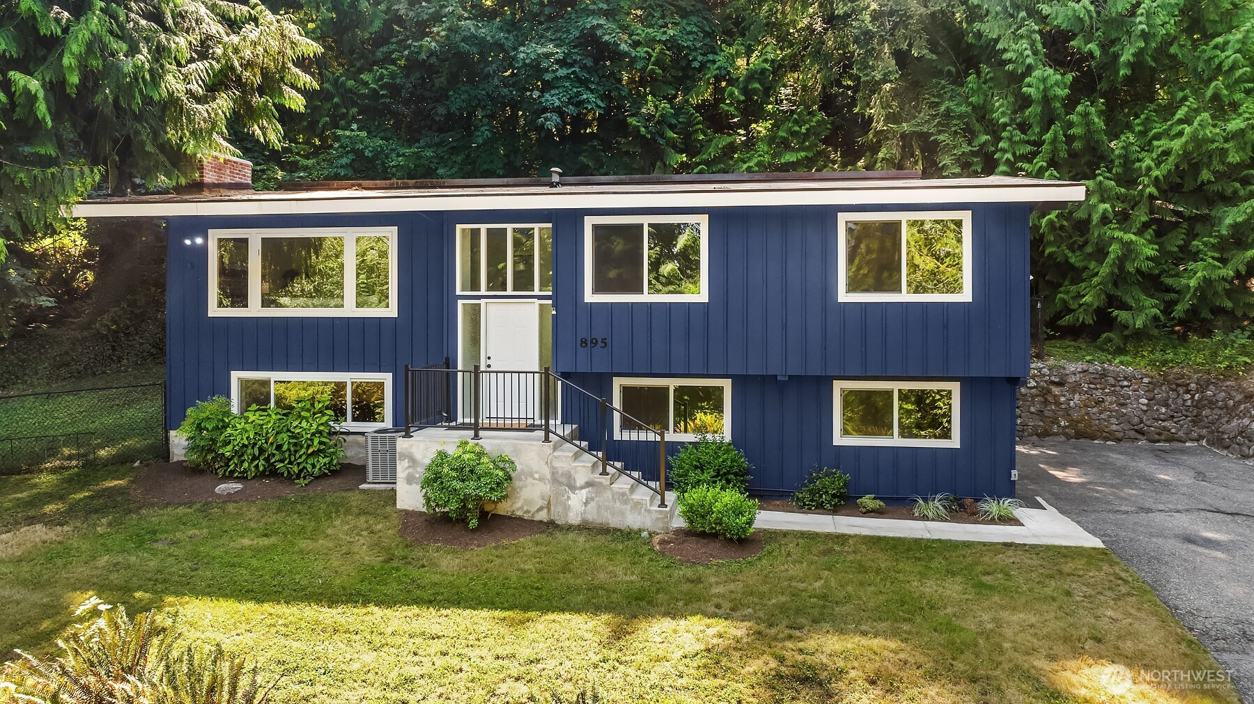 895 Wildwood Boulevard SW, Issaquah, WA 98027