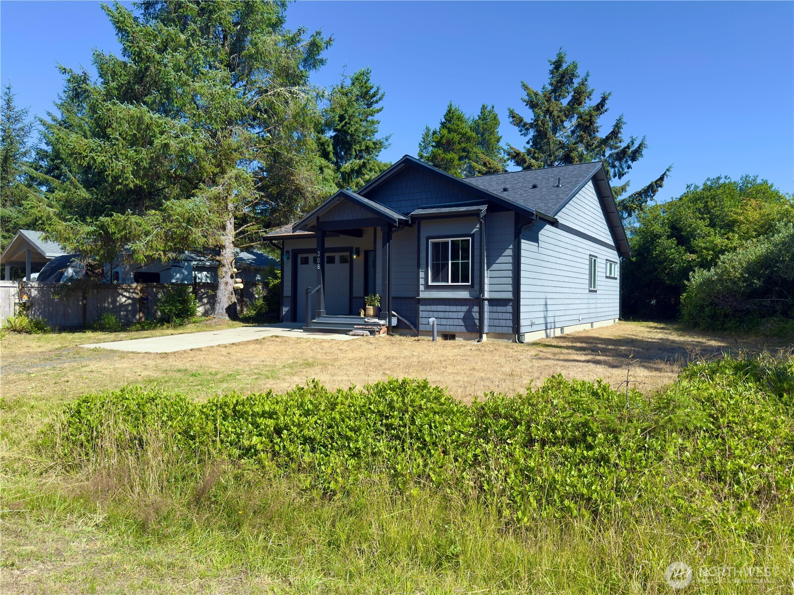 308 Mizzen Avenue NW, Ocean Shores, WA 98569