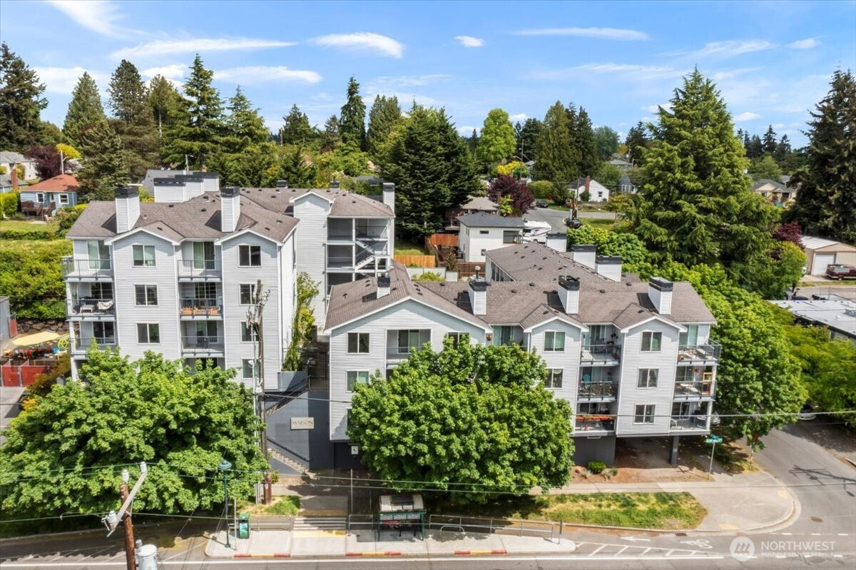9200 Greenwood Avenue N, Seattle, WA 98103