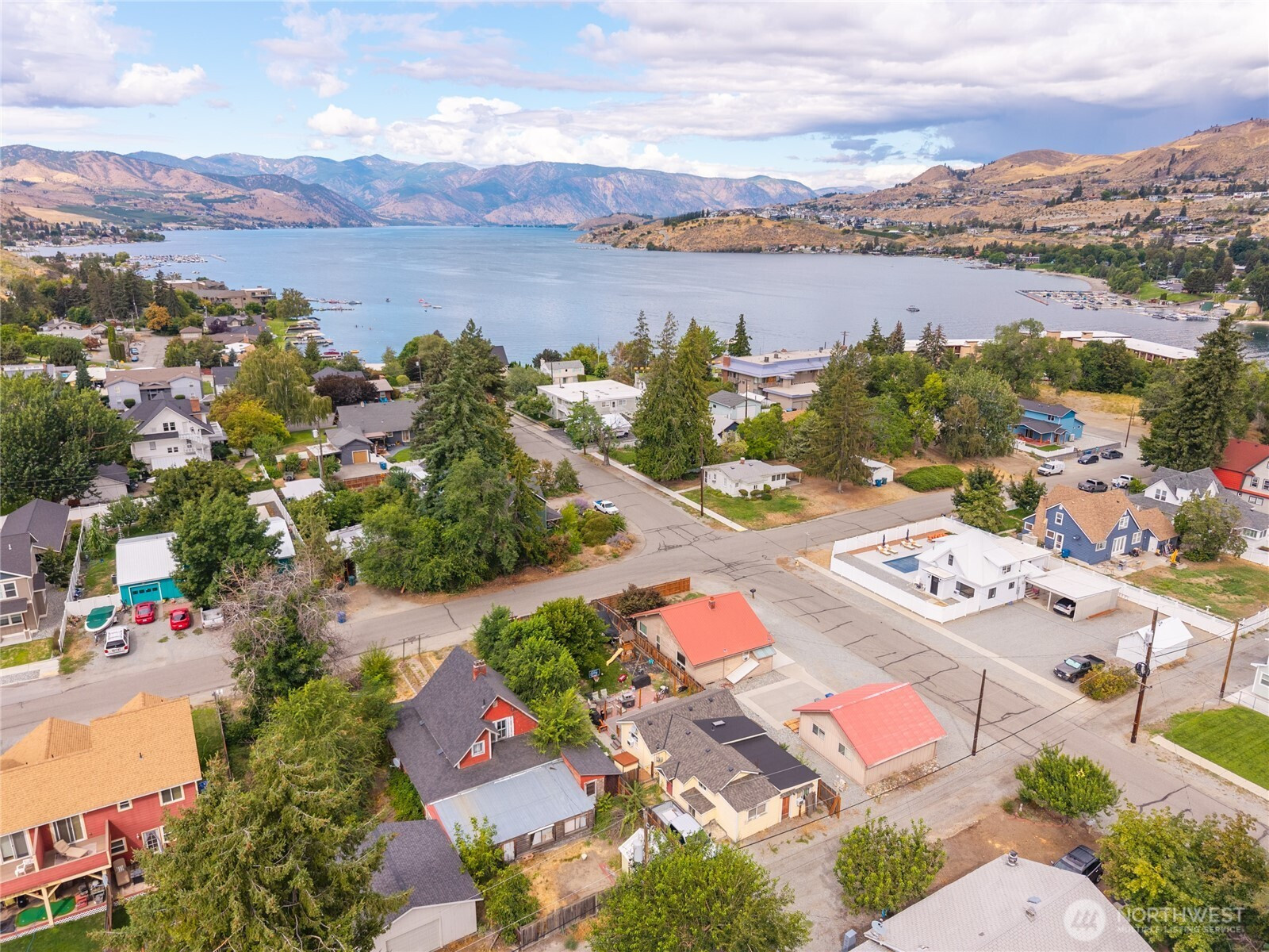 219 W Columbia Avenue, Chelan, WA 98816